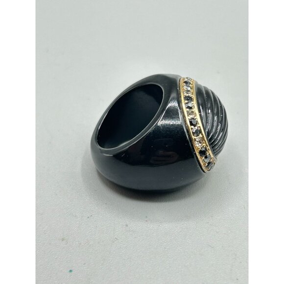 Black and Gold Plastic Vintage Ring Size 7 Ribbed Top Design Rhinestones Accent - Picture 6 of 9